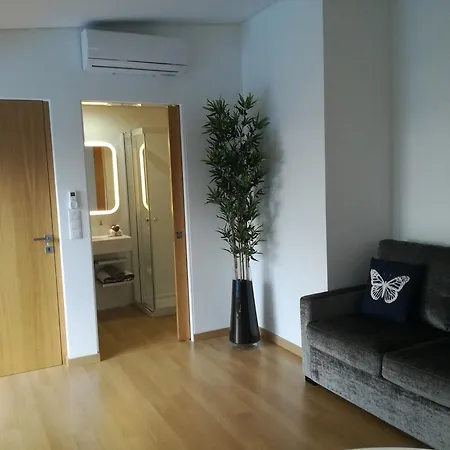 Vitoria's House Гостевой дом Вила-Нова-ди-Фамаликан